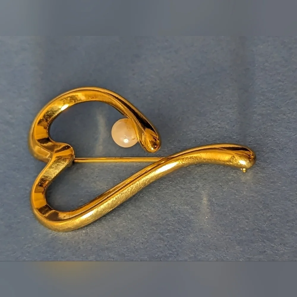 Heart Brooch Pin Faux Pearl Signature Pin 10kt gp, 2